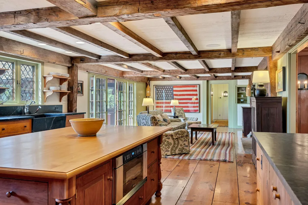 271 Baker Turn Hartford VT 05059