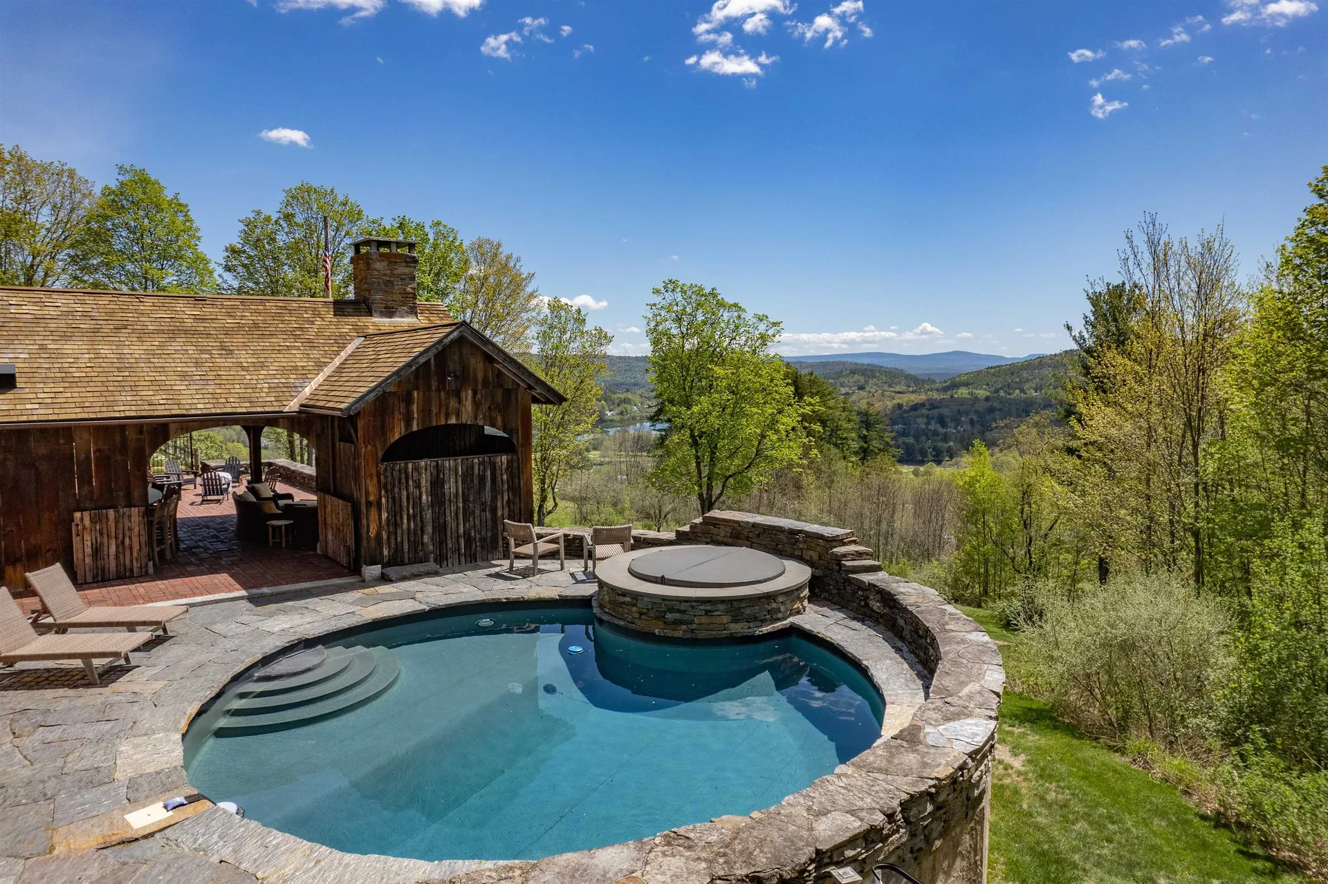 271 Baker Turn Hartford VT 05059