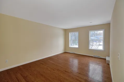 73 Hall Road Londonderry NH 03053
