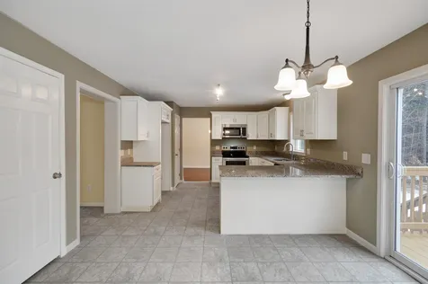 73 Hall Road Londonderry NH 03053