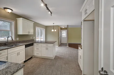 73 Hall Road Londonderry NH 03053