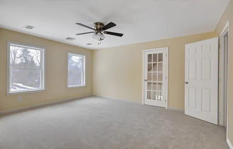 73 Hall Road Londonderry NH 03053
