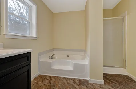 73 Hall Road Londonderry NH 03053