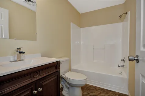 73 Hall Road Londonderry NH 03053