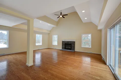 73 Hall Road Londonderry NH 03053