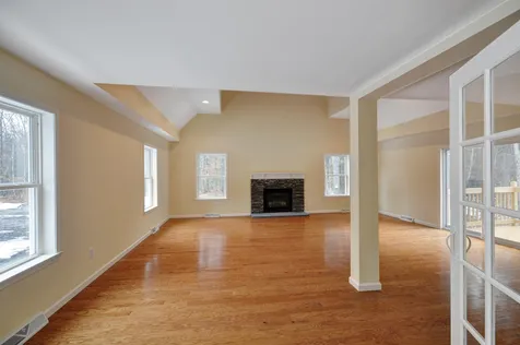 73 Hall Road Londonderry NH 03053