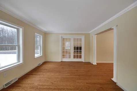 73 Hall Road Londonderry NH 03053