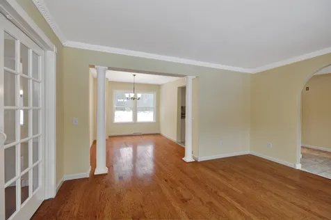 73 Hall Road Londonderry NH 03053