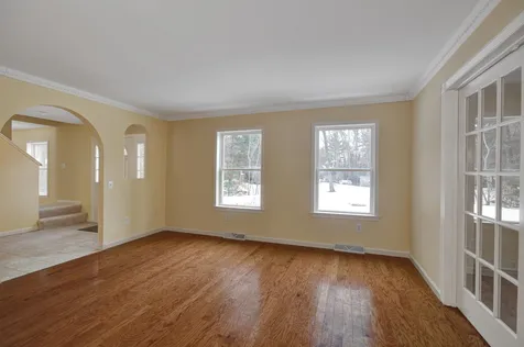 73 Hall Road Londonderry NH 03053