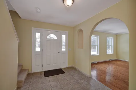 73 Hall Road Londonderry NH 03053