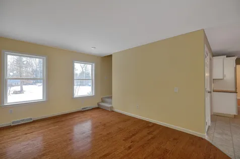 73 Hall Road Londonderry NH 03053