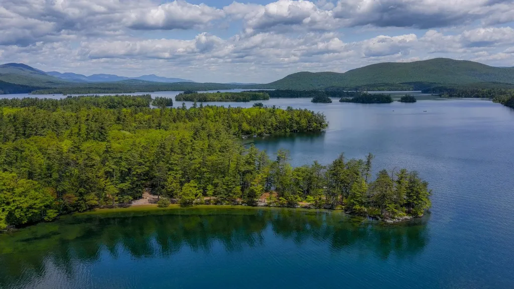 32 Gregg Point Road Holderness NH 03227