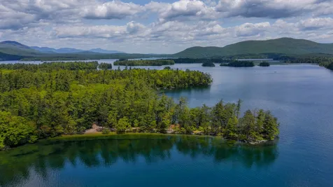32 Gregg Point Road Holderness NH 03227