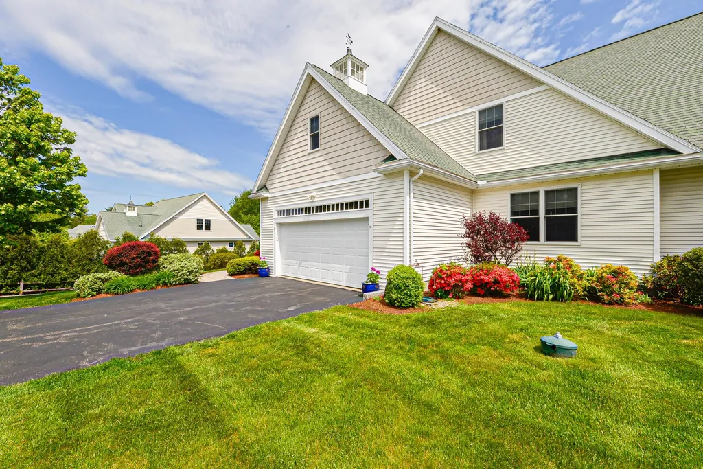 19 Crockett's Way Stratham NH 03885