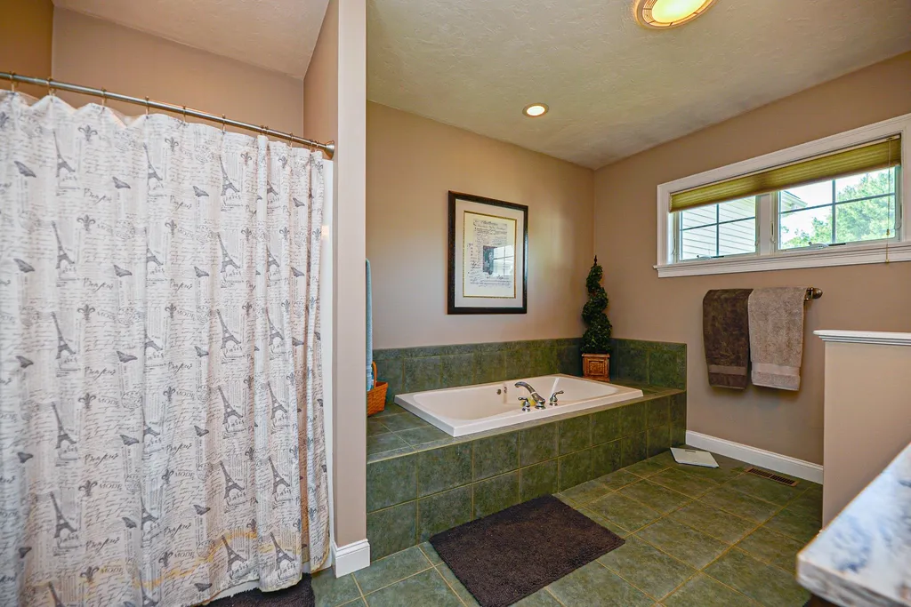 19 Crockett's Way Stratham NH 03885
