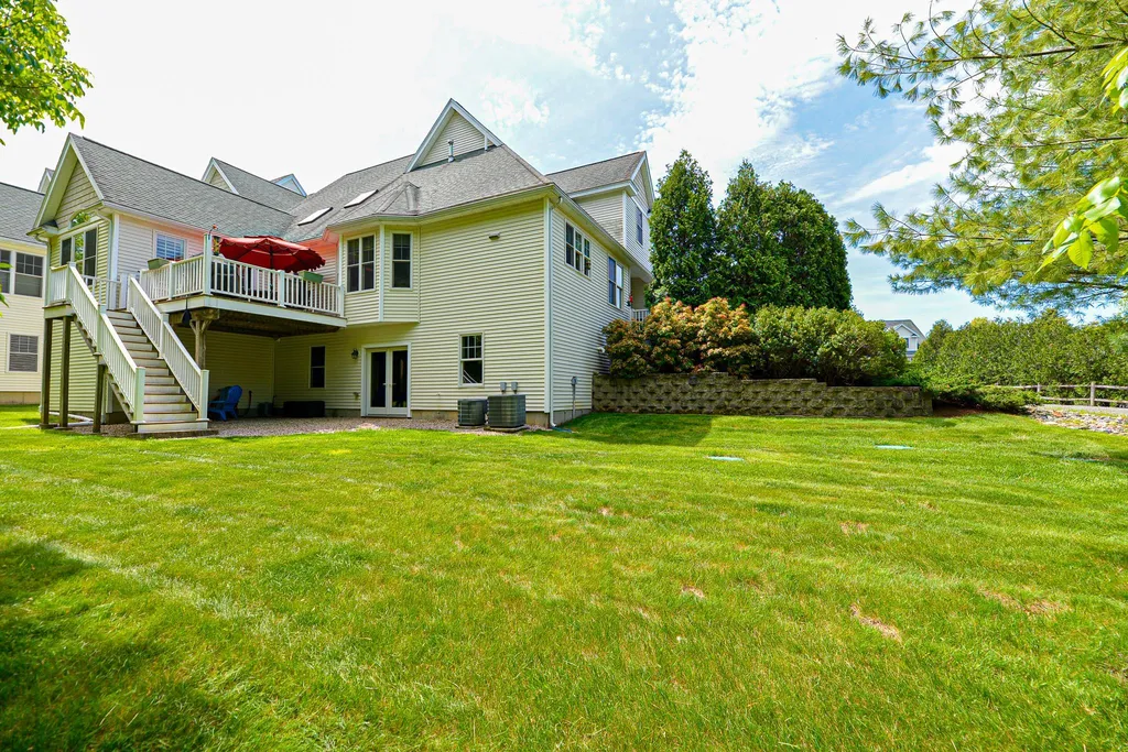 19 Crockett's Way Stratham NH 03885
