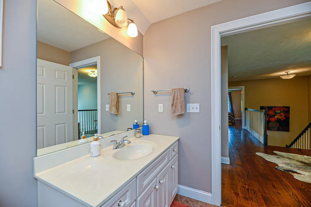 19 Crockett's Way Stratham NH 03885