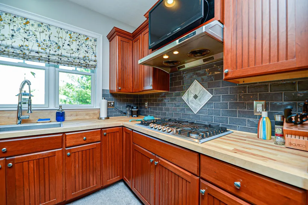 19 Crockett's Way Stratham NH 03885