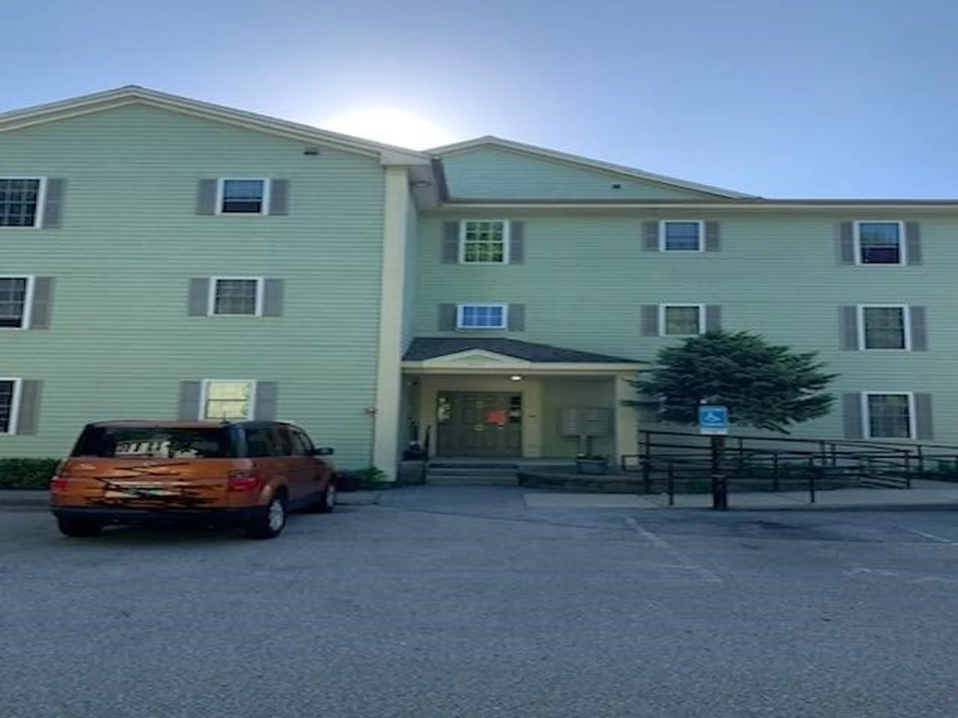 843/845 Mammoth Road Manchester NH 03104