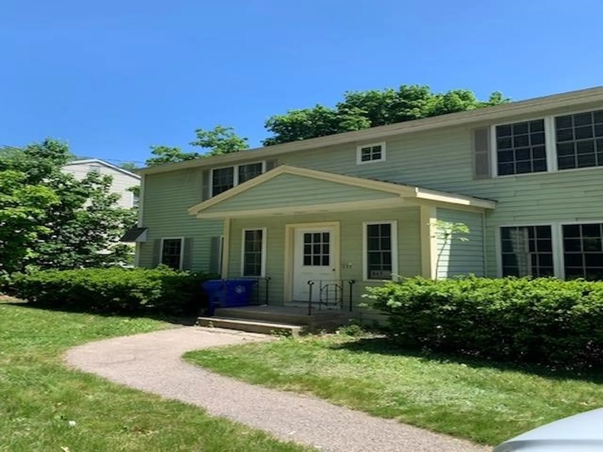 843/845 Mammoth Road Manchester NH 03104
