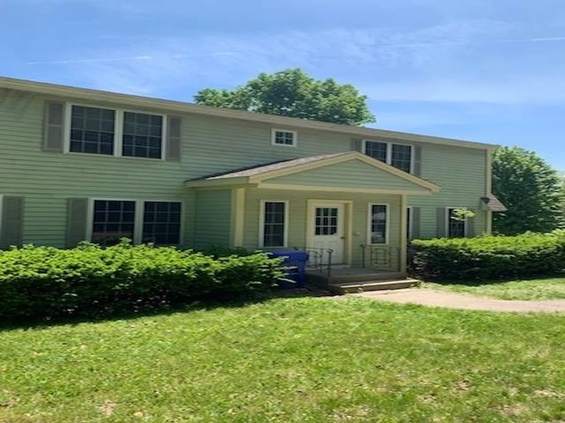 843/845 Mammoth Road Manchester NH 03104
