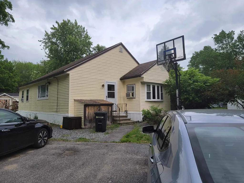 4 Cheryl Street Nashua NH 03062
