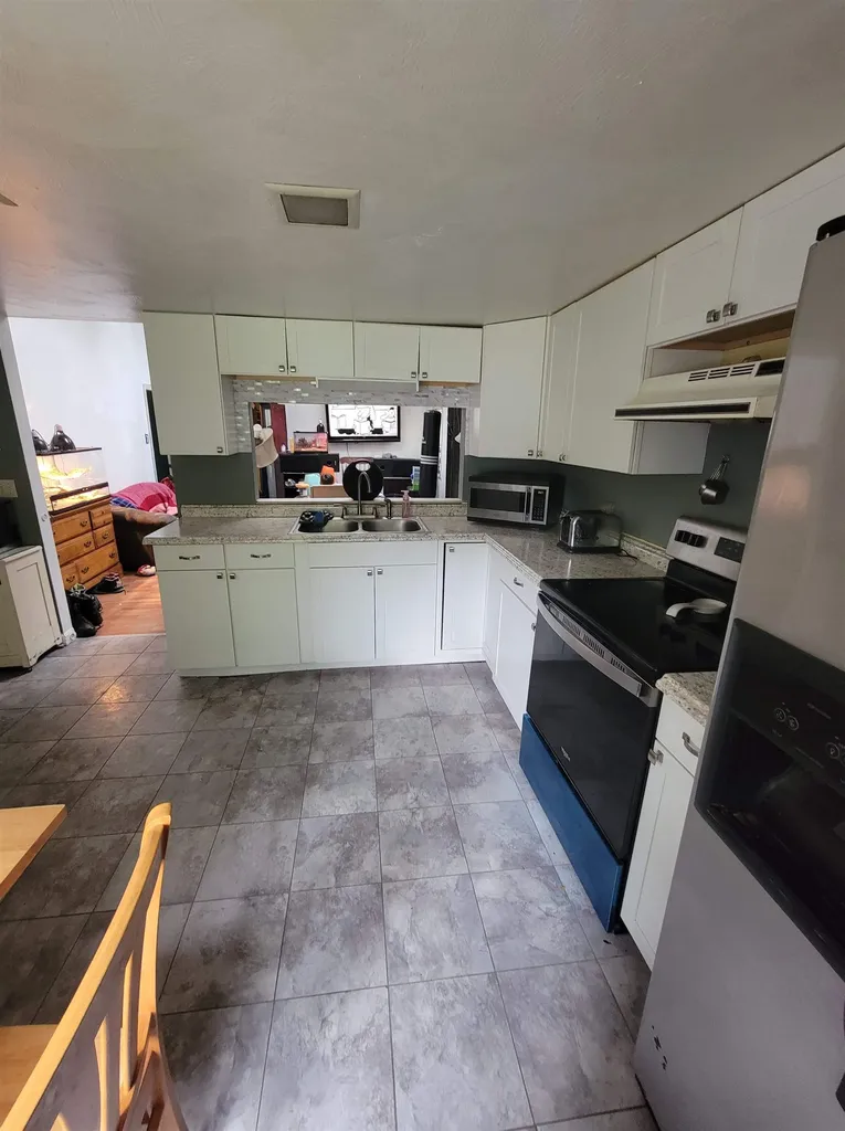 4 Cheryl Street Nashua NH 03062