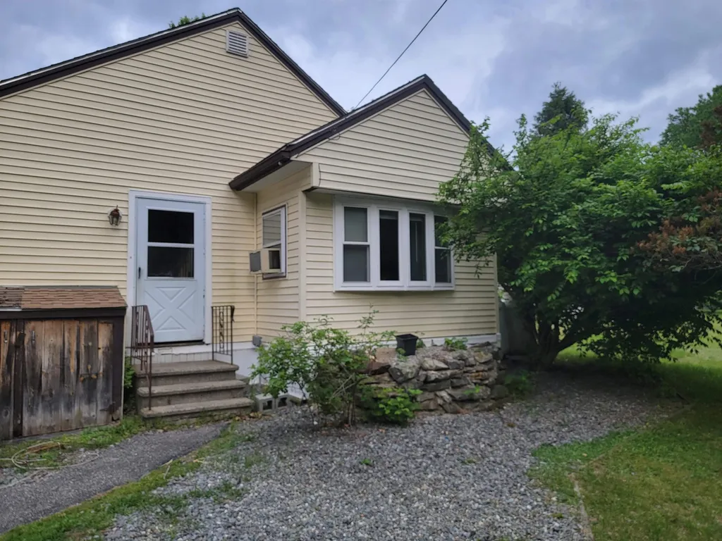 4 Cheryl Street Nashua NH 03062