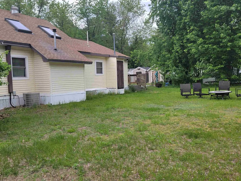 4 Cheryl Street Nashua NH 03062