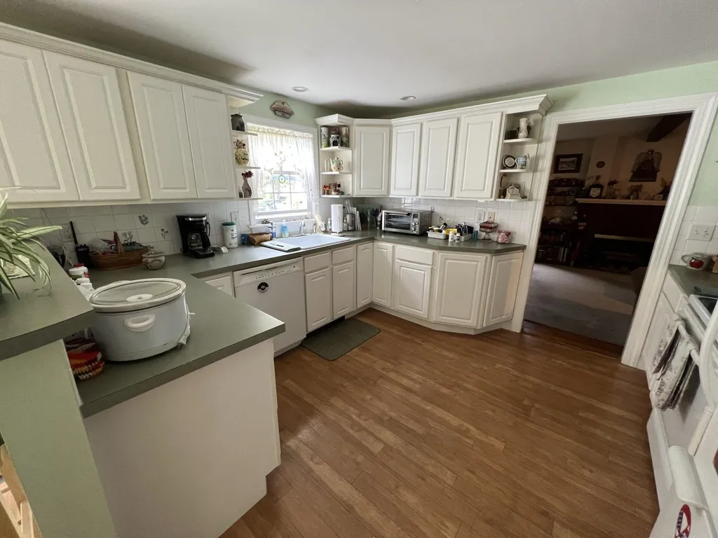 81 Dearborn Avenue Hampton NH 03842