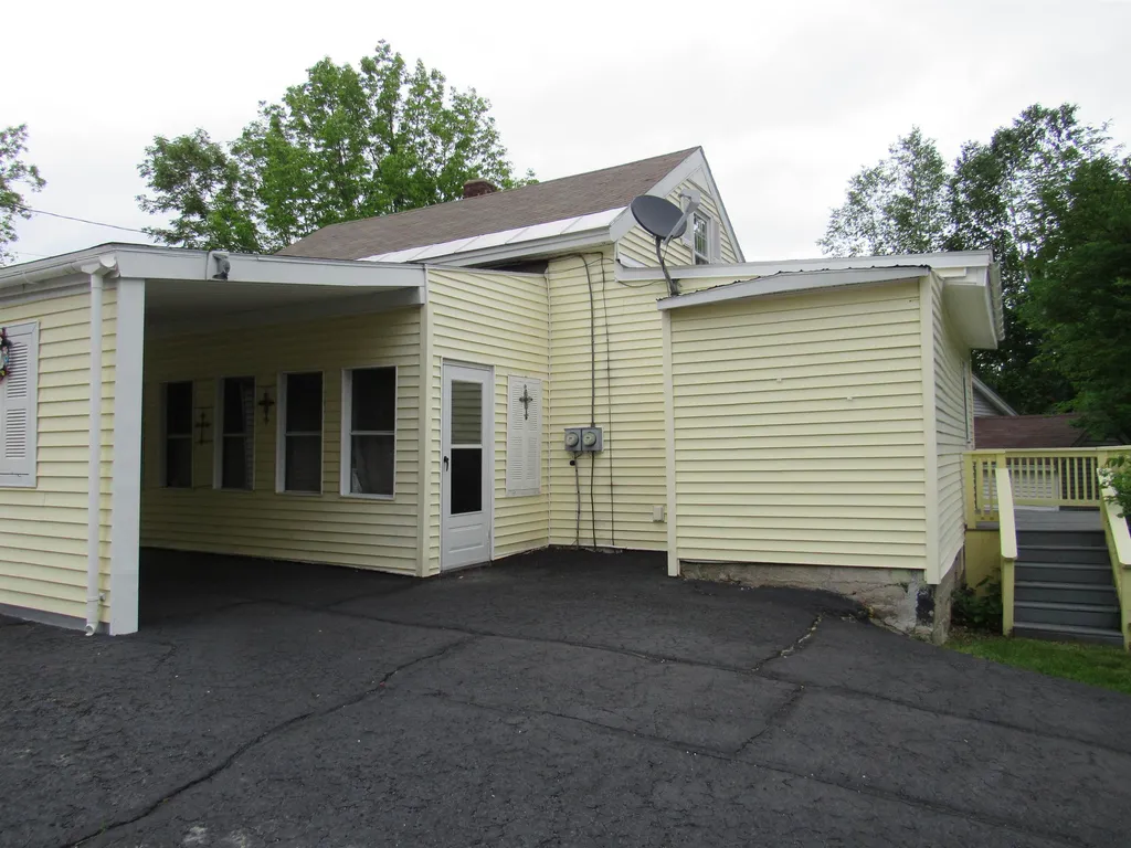 2 Bell Street Gorham NH 03581