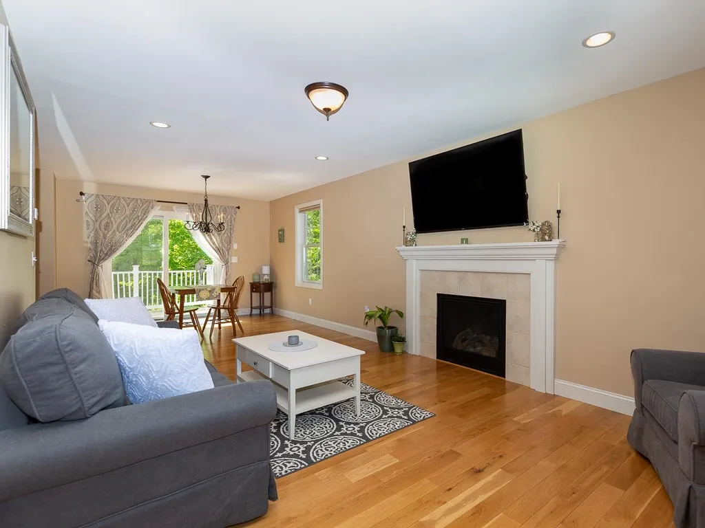11 Apple Way Epping NH 03042