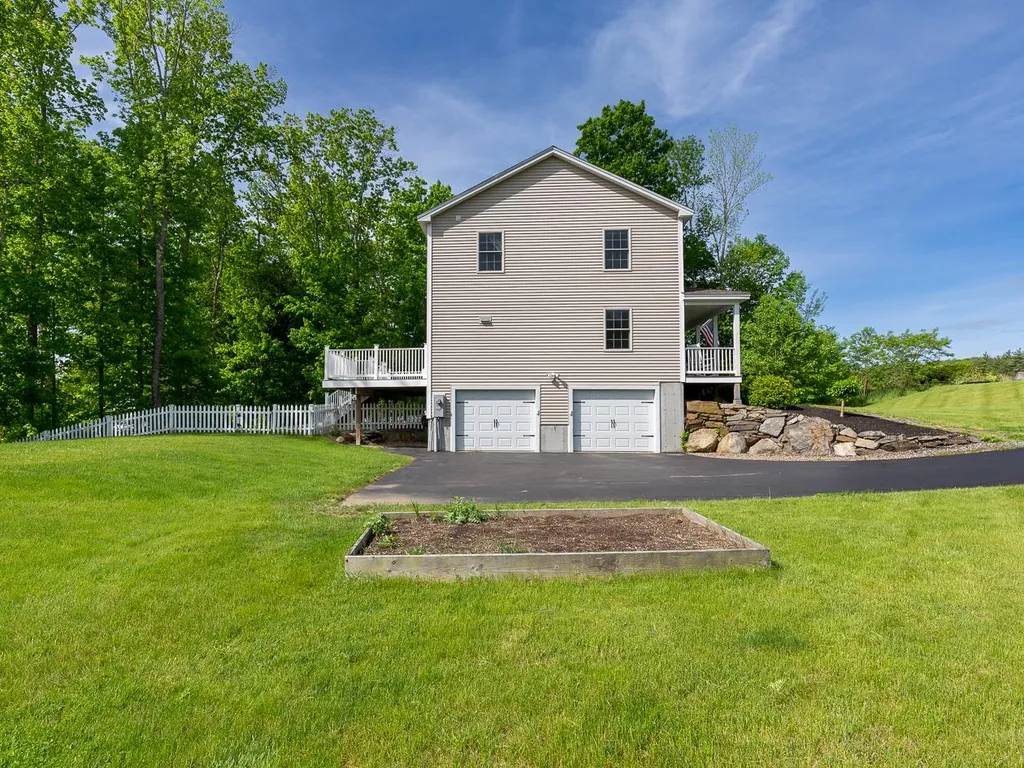 11 Apple Way Epping NH 03042