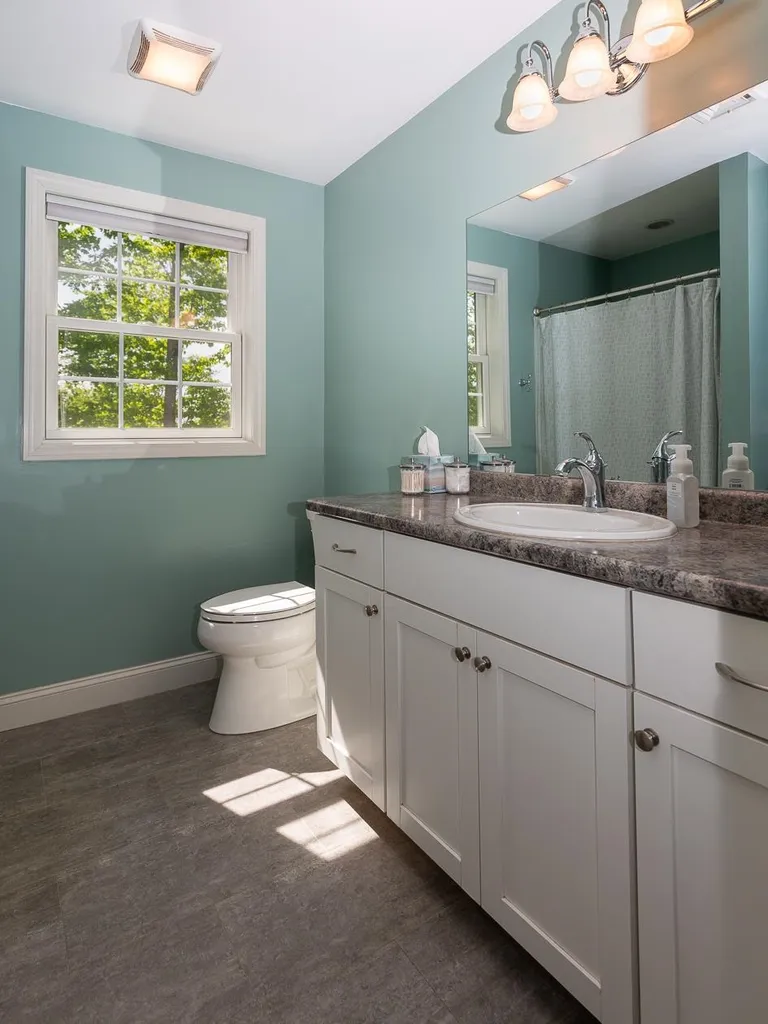 11 Apple Way Epping NH 03042