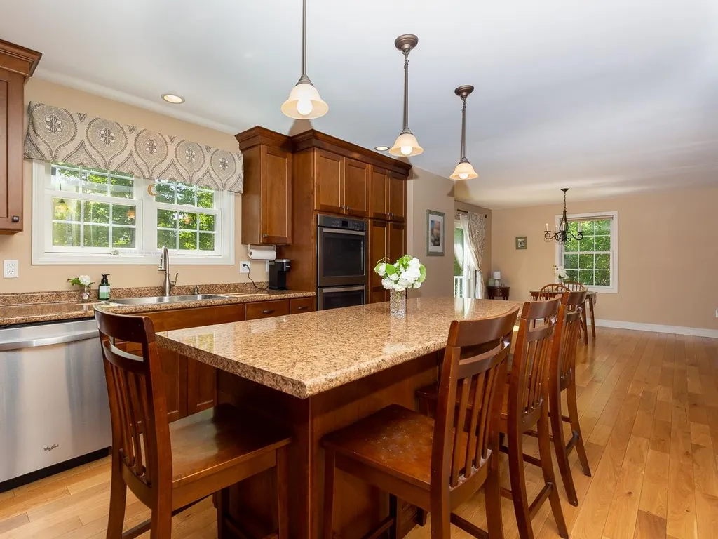 11 Apple Way Epping NH 03042