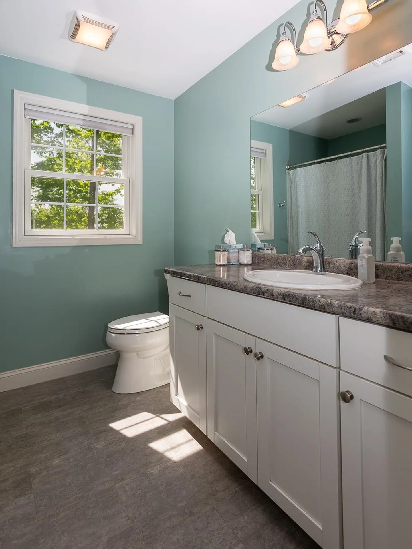 11 Apple Way Epping NH 03042