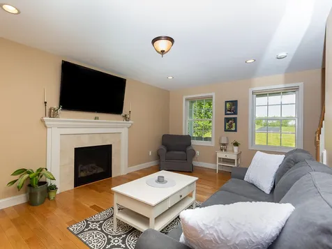 11 Apple Way Epping NH 03042