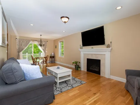 11 Apple Way Epping NH 03042