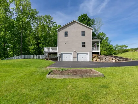 11 Apple Way Epping NH 03042
