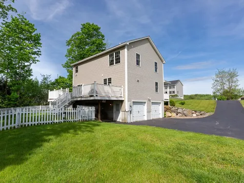 11 Apple Way Epping NH 03042