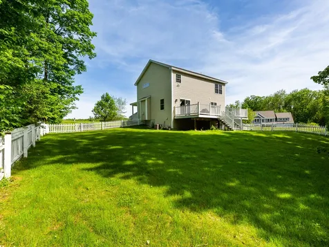 11 Apple Way Epping NH 03042