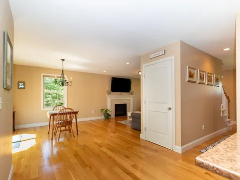 11 Apple Way Epping NH 03042
