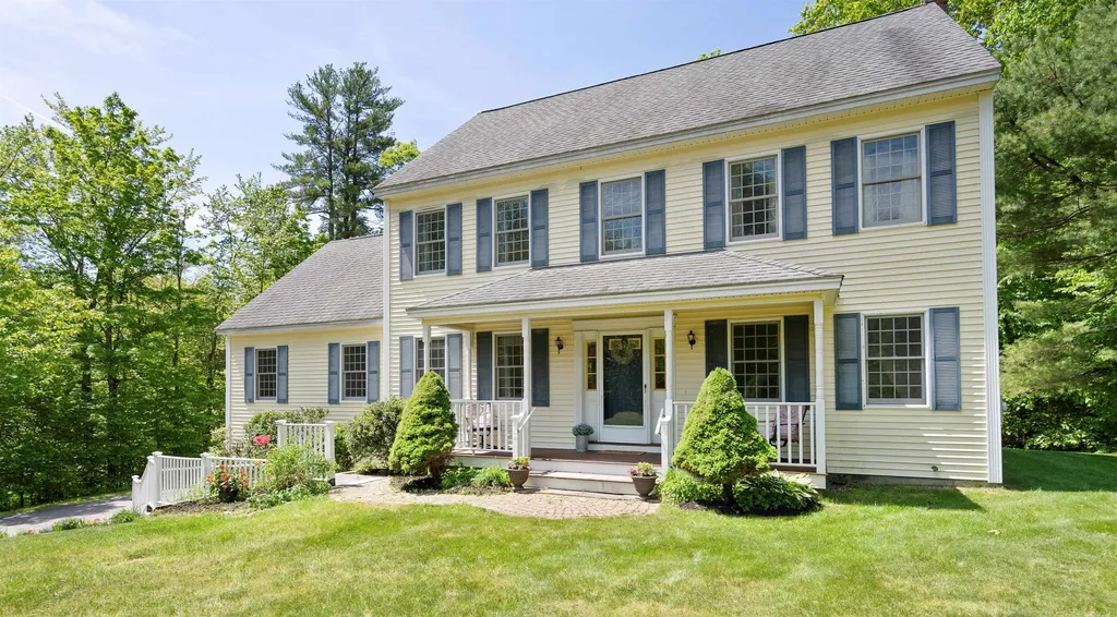22 Brook Crossing Road Brentwood NH 03833