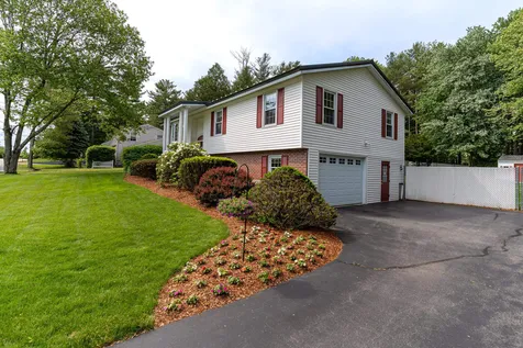 11 Pinewood Drive Somersworth NH 03878