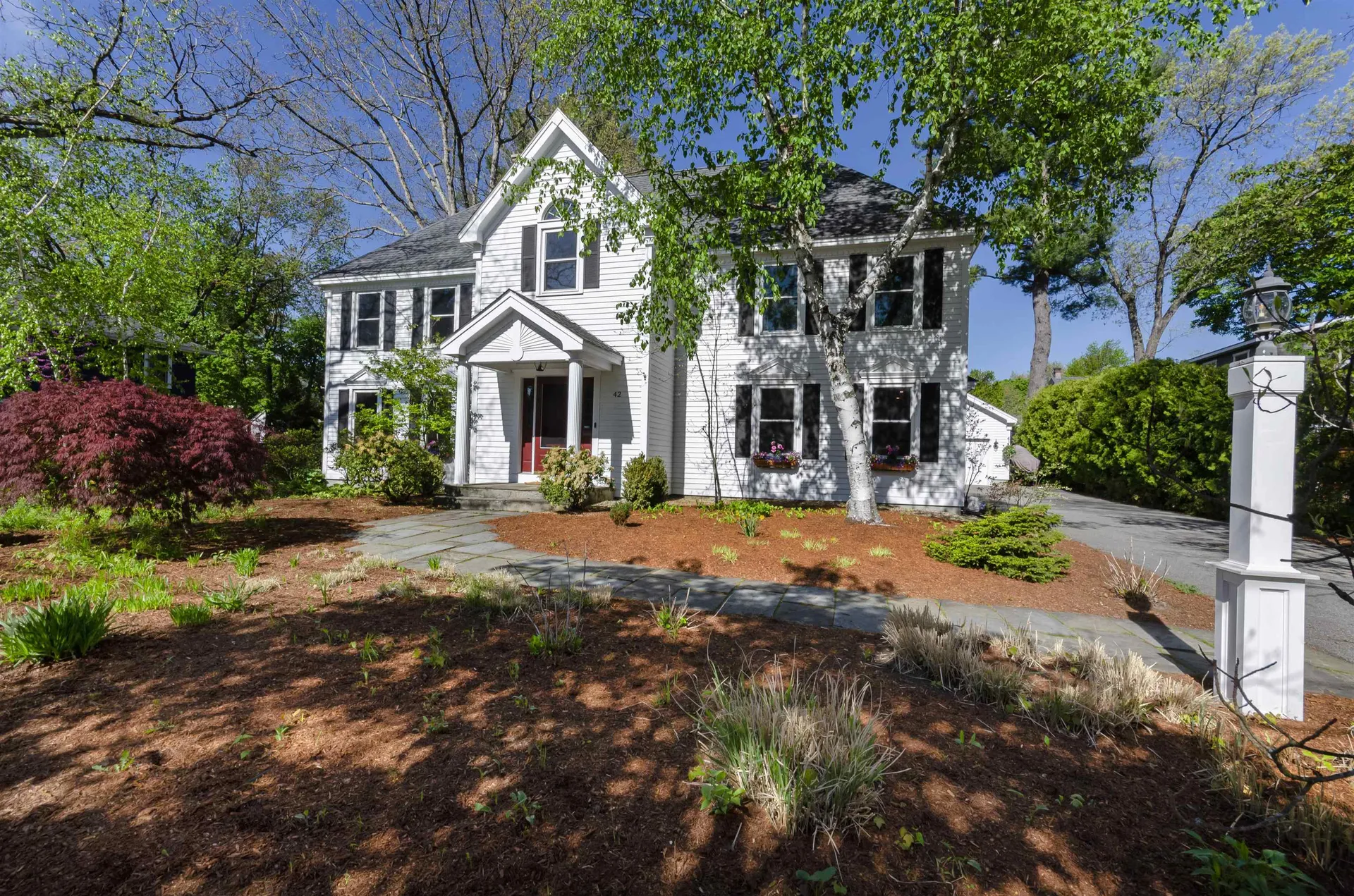 42 Raymond Street Nashua NH 03064