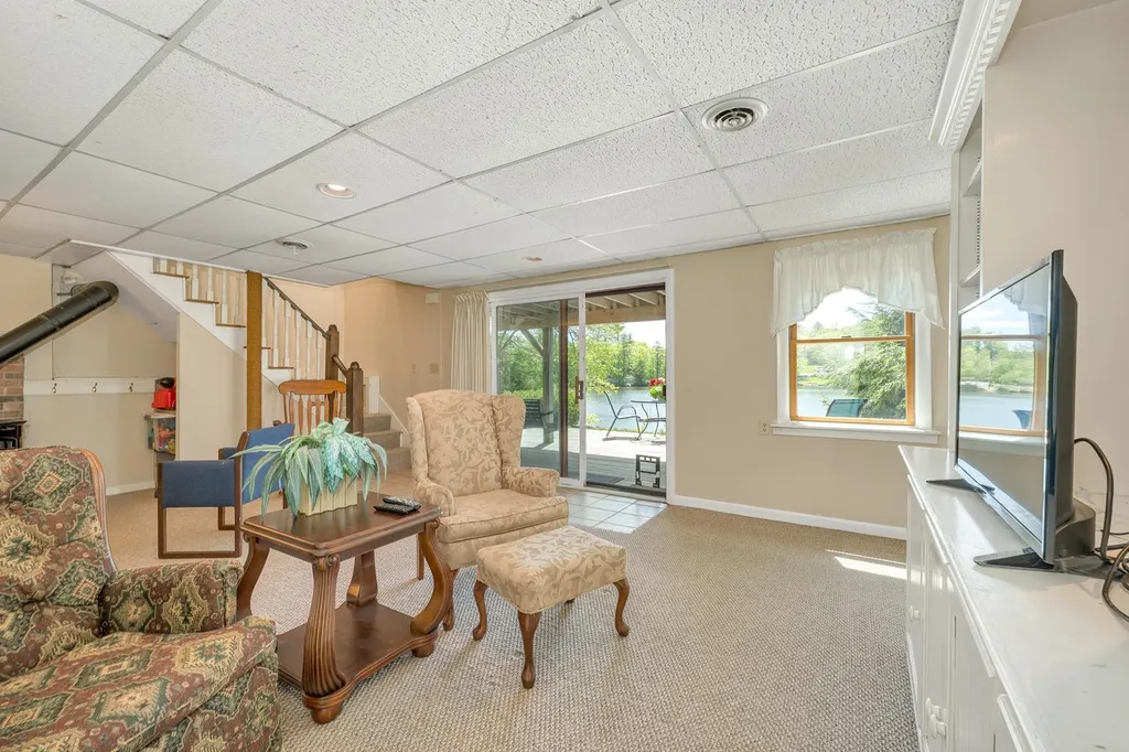 52 South Shore Drive Barnstead NH 03225