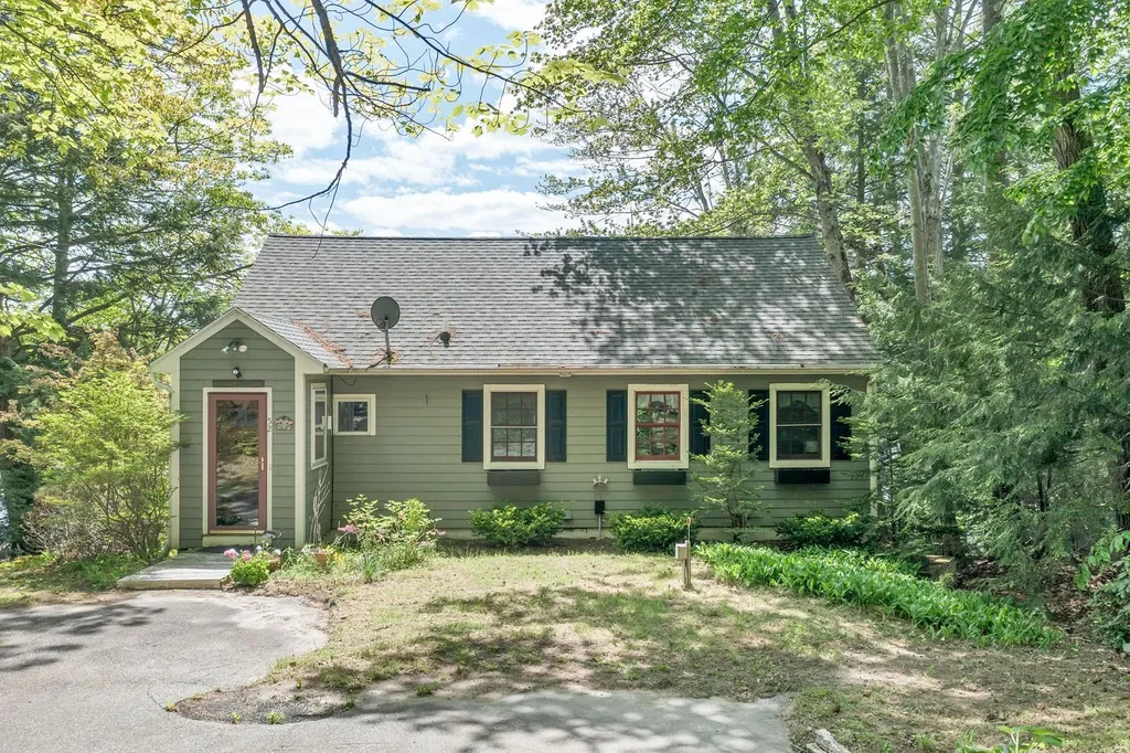 52 South Shore Drive Barnstead NH 03225