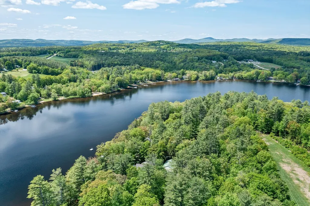 52 South Shore Drive Barnstead NH 03225