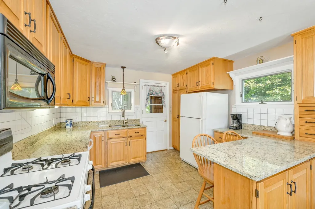 52 South Shore Drive Barnstead NH 03225