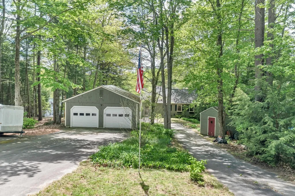 52 South Shore Drive Barnstead NH 03225